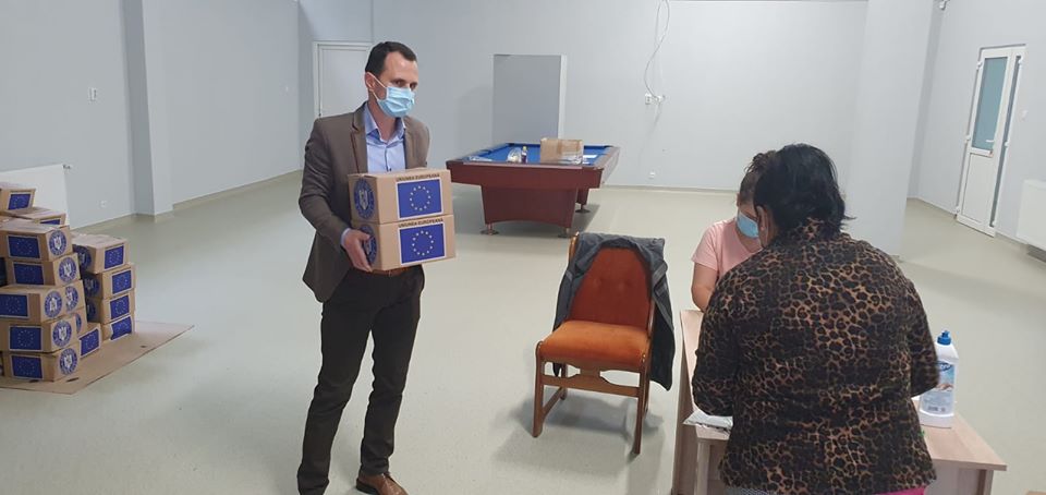 Aproape 20.000 de pachete cu ajutoare UE, distribuite în județ