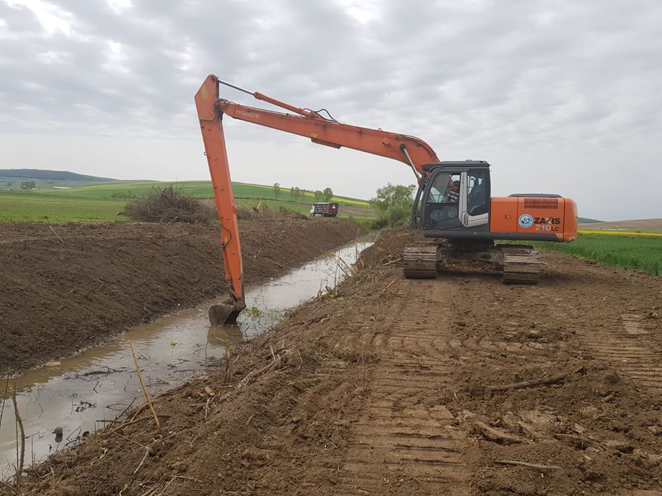 Lucrările de decolmatare a văii Majam finalizate