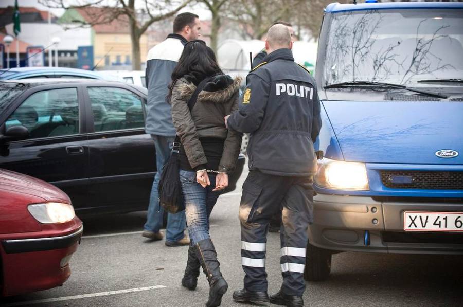 Hoațe din magazine, reținute de polițiști