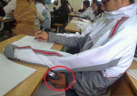 Trei profesori, prinși copiind la titularizare