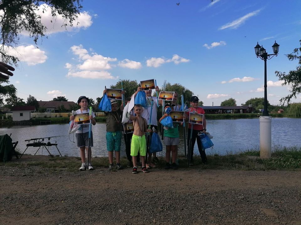 Distracție și fir întins la balta de pescuit  de la Ghenci