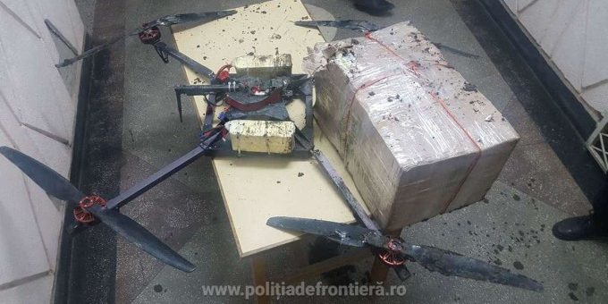 Țigări de contrabandă, transportate cu drona în Satu Mare