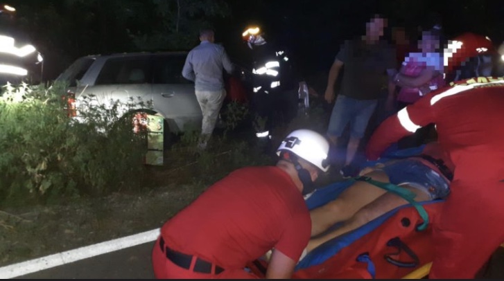 FOTO. Accident cu trei victime în județul Satu Mare, între o mașină și o căruță!
