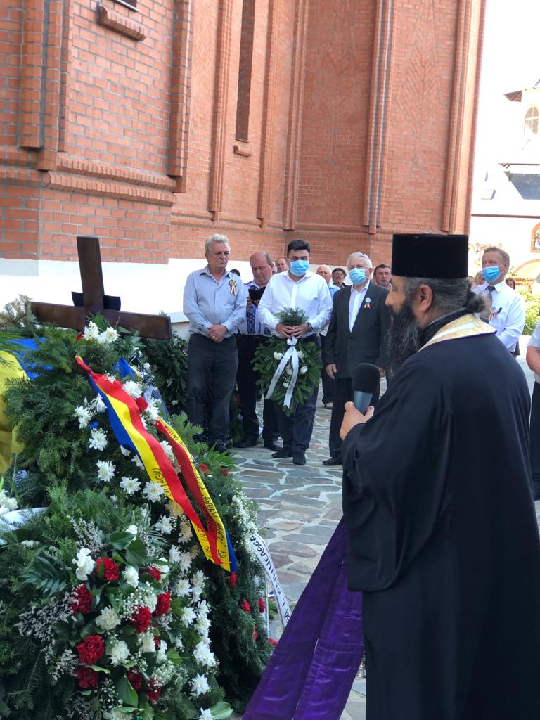 Președintele de onoare al Societățll Cultural-Patriotice “Avram Iancu” Ioan Bâtea a fost înmormântat azi. Slujba a fost oficiată de Preasfințitului Părinte Timotei Sătmăreanul, Arhiereu vicar al Episcopiei Ortodoxe Române a Maramureșului și Sătmarului