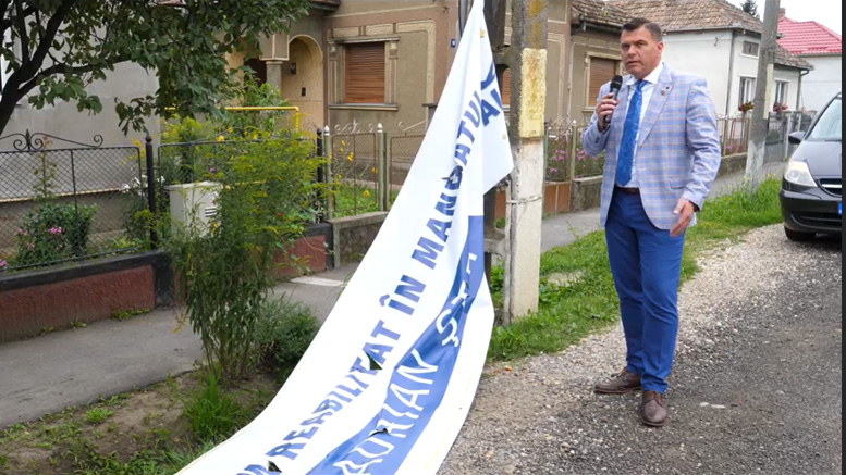 A-nceput de ieri să cadă... câte-un banner