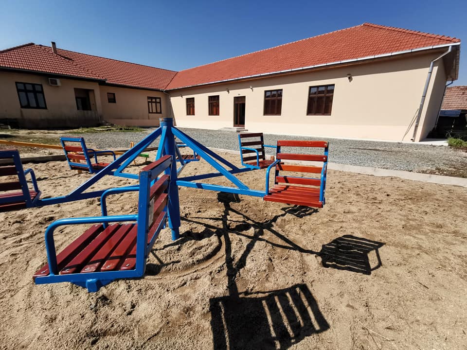 Căminul cultural din Băbășești are parc de joacă