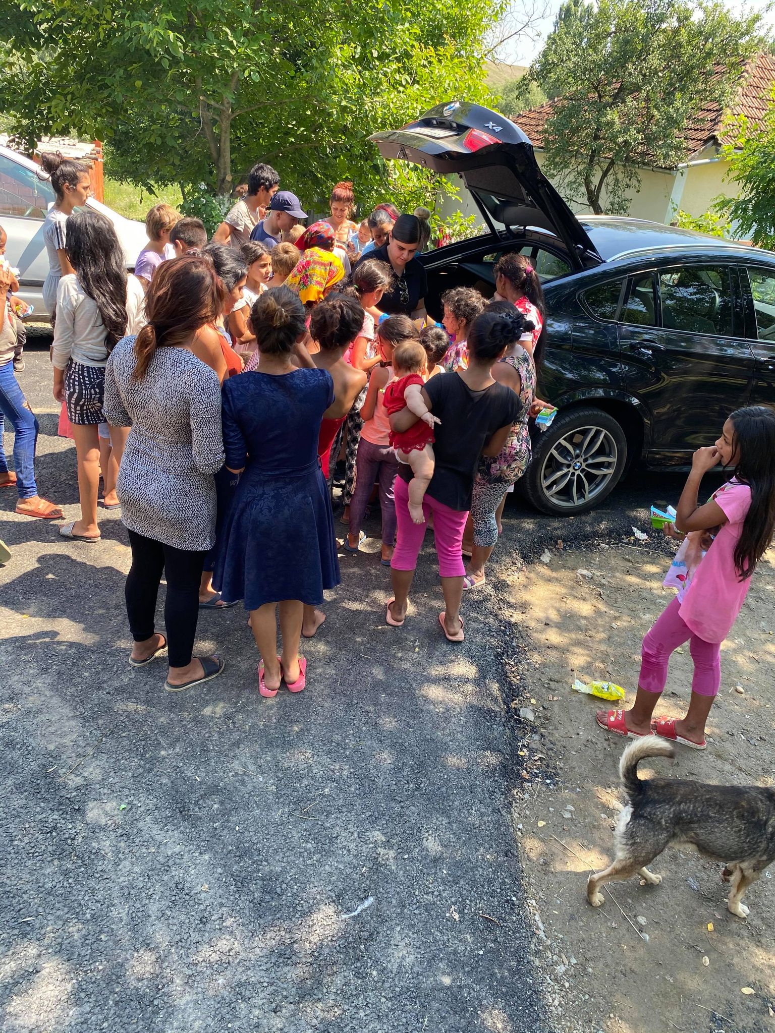  O sătmăreancă stabilită în Germania face, anual, donații pentru copiii neajutorați din județ