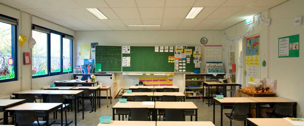 Școlile sătmărene aglomerate vor fi dotate cu containere modulare