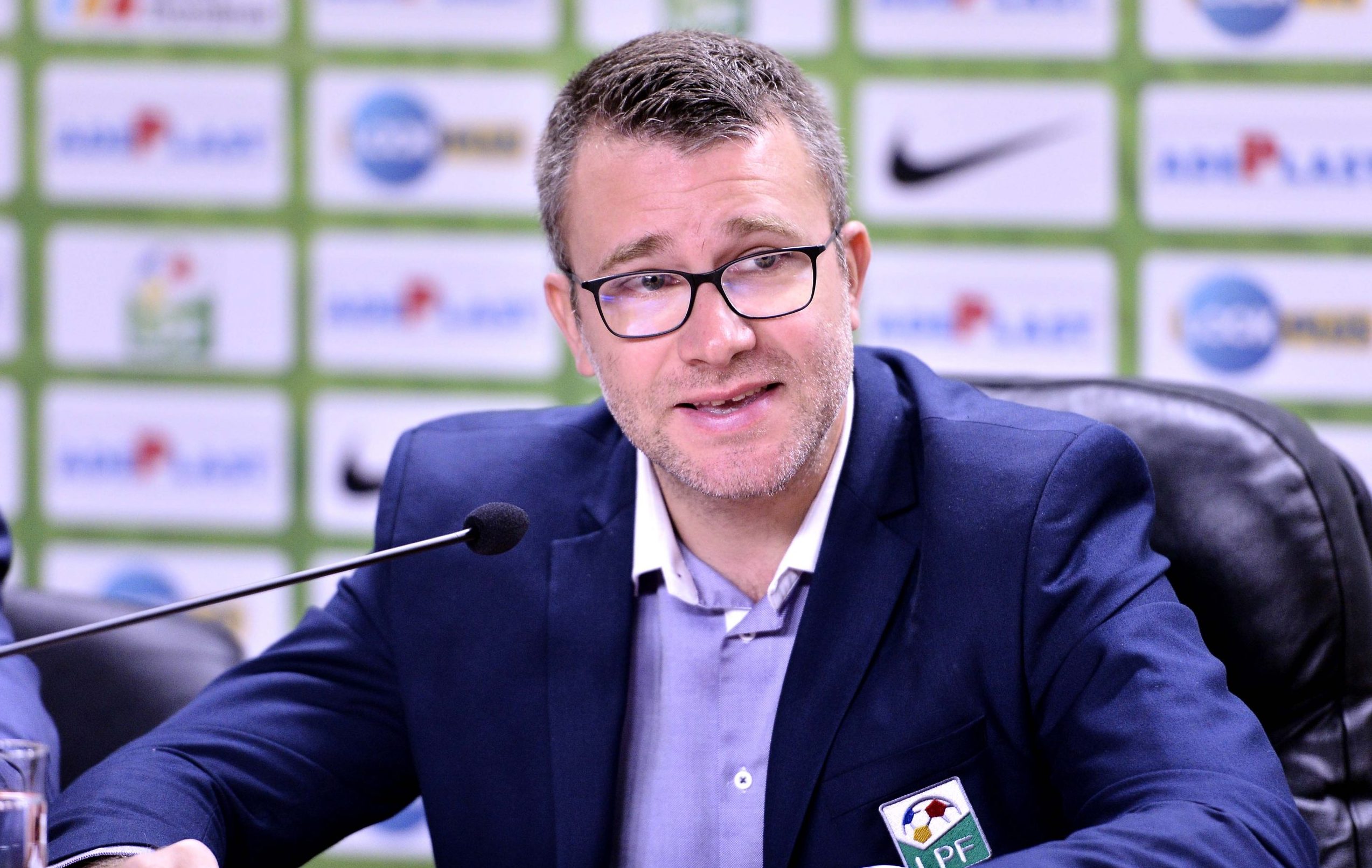 LPF-ul aruncă pisica în curtea FRF