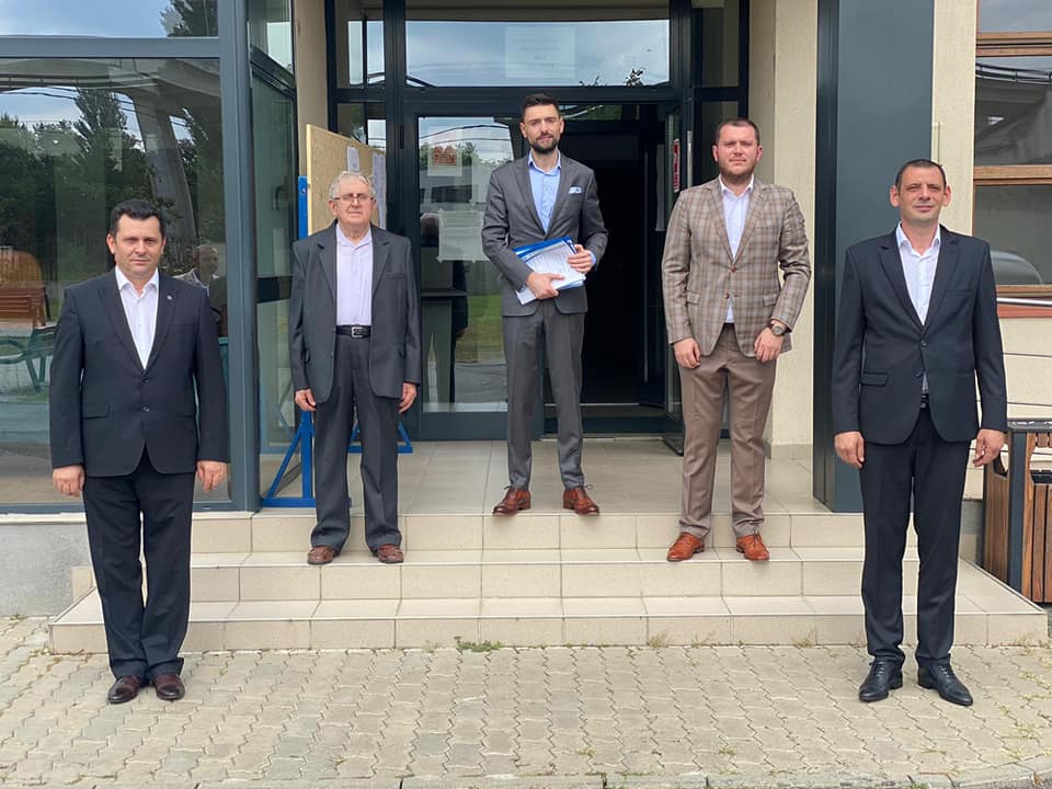 FOTOGALERIE. Mihai Huzău și echipa sa au depus lista de alegeri pentru Primăria Satu Mare și Consiliul Local