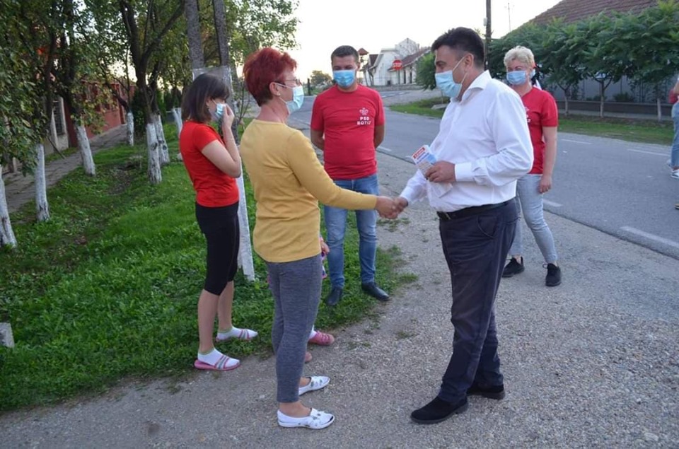 Candidatul PSD la președinția Consiliului Județea, Radu Roca, primit cu bucurie în comuna lui natală, Botiz