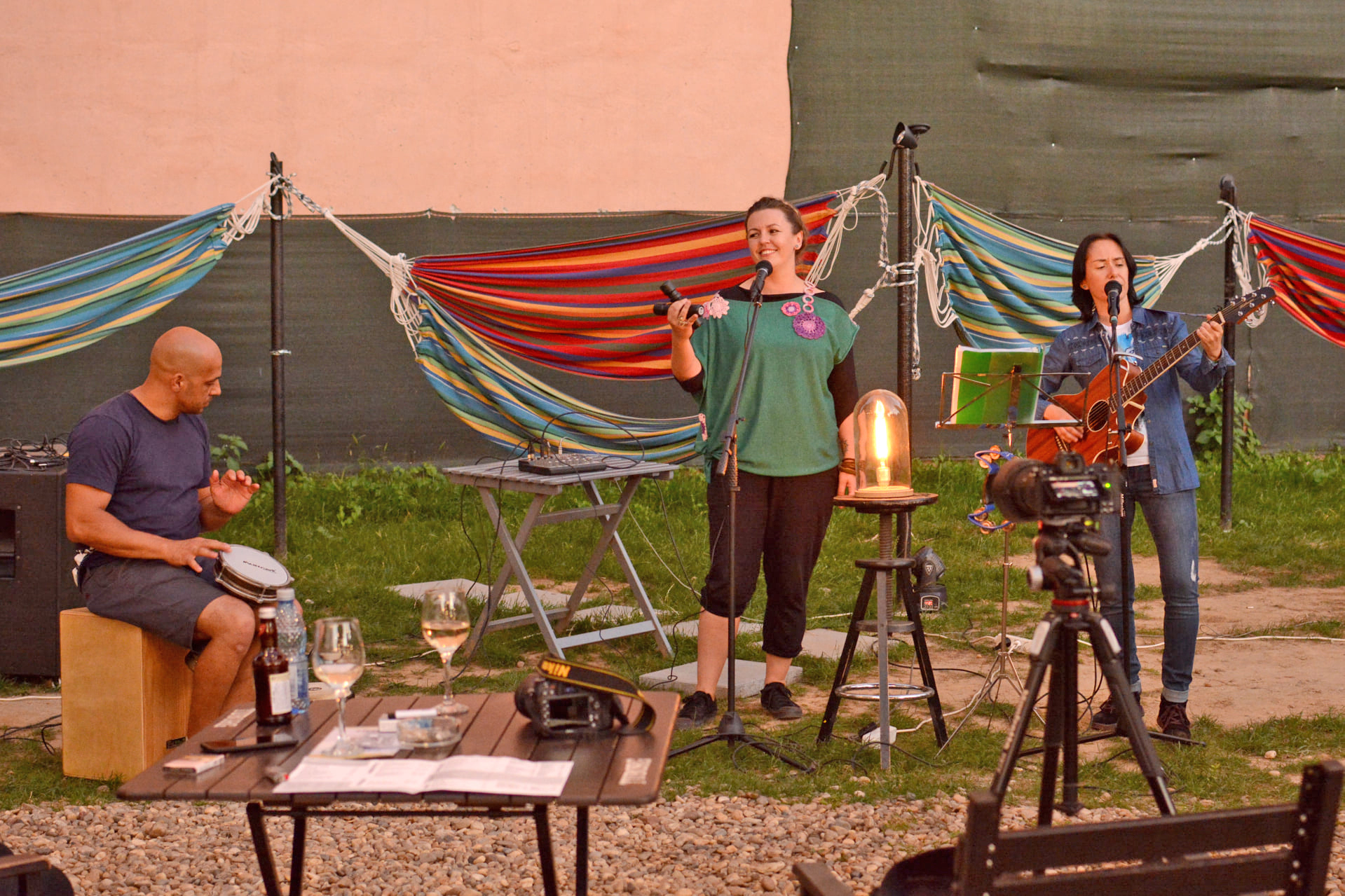 Evenimentele Sam Studia au continuat cu muzică folk de bună calitate. Anna&amp;Moni +Francis  - emoţie la superlativ într-o frumoasă seară de septembrie