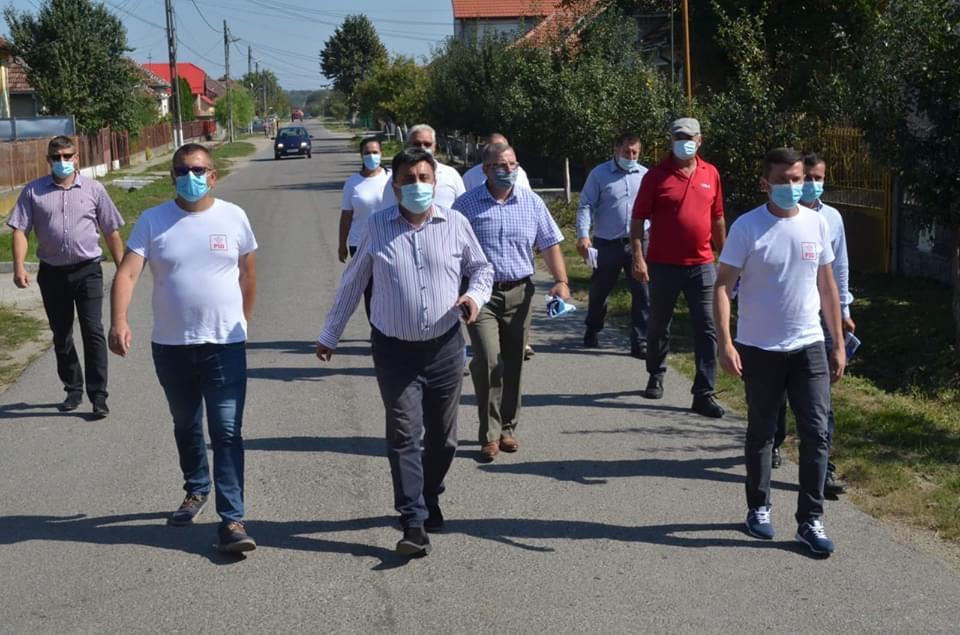 Radu Roca, campanie din casă în casă la Ardud