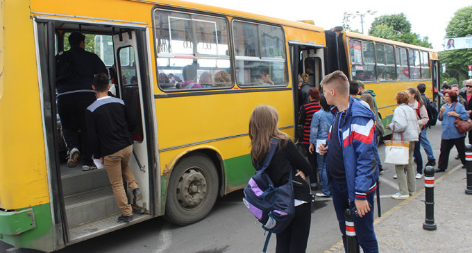 Elevii vor circula gratuit cu autobuzele Transurban