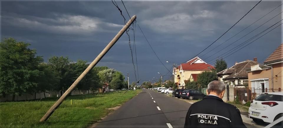 Vijelie. Satu Mare a fost sub cod galben de vânt puternic. Furtuna puternică a provocat o serie de distrugeri în  municipiul dar și județul Satu Mare