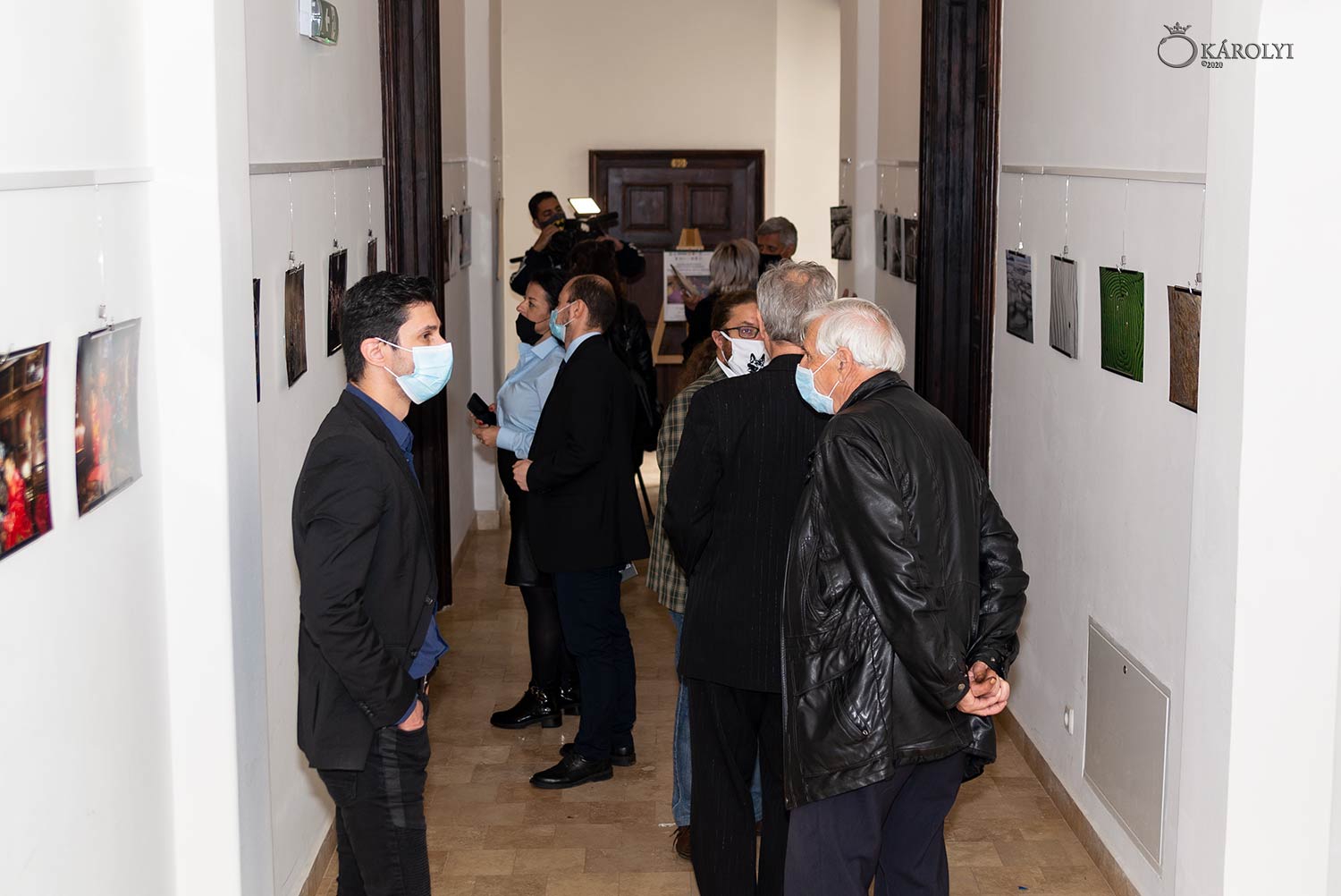 A fost vernisată expoziţia de fotografie a Artiștilor Fotografi China Photo Network Online, la Castelul din Carei⁩