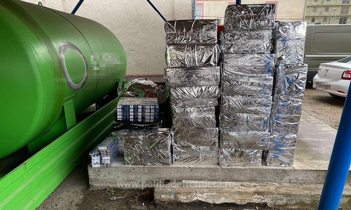 Peste 14.500 pachete de țigări, descoperite într-o  autoutilitară și la frontiera verde