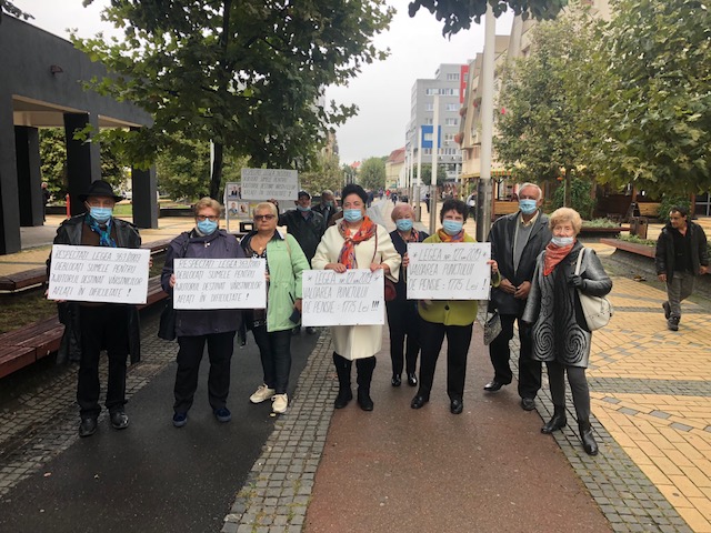 Pensionarii protestează împotriva Guvernului