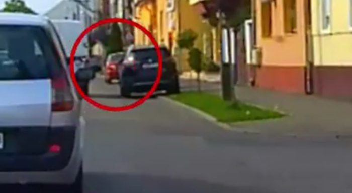 Când strada se confundă  cu groapa de gunoi