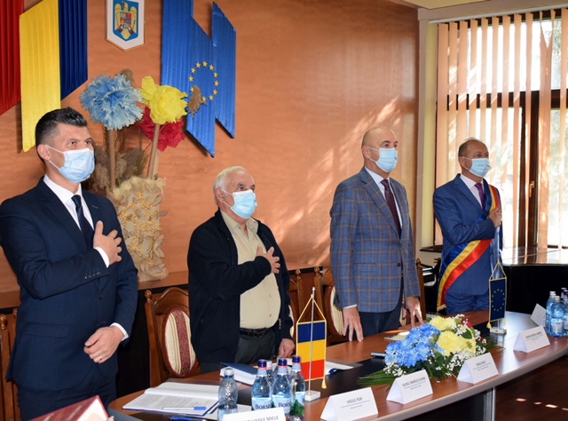 Trei primari au depus azi juramantul de investire în funcție