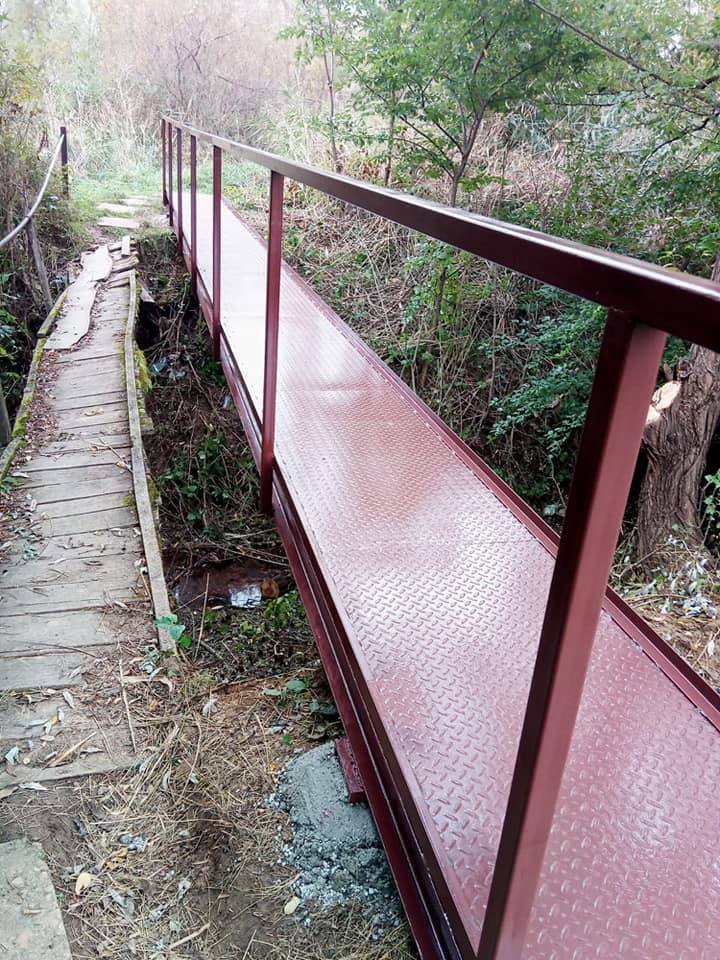 Punte pietonala metalica peste raul Homorod