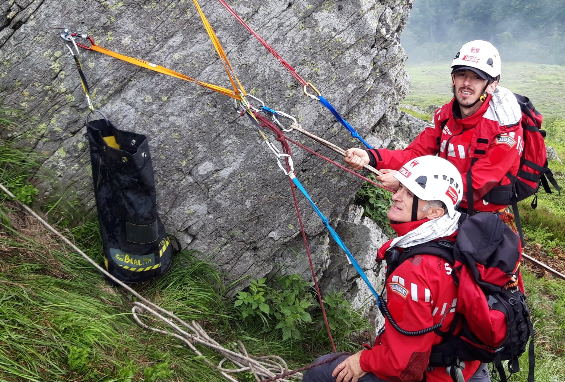 FOTOGALERIE. Misiune de SALVARE în Munții Oașului. Ciclist SALVAT în miez de noapte