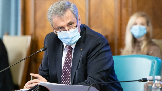 Ludovic Orban îi cere ministrului de Interne să dea amenzi “fără milă”