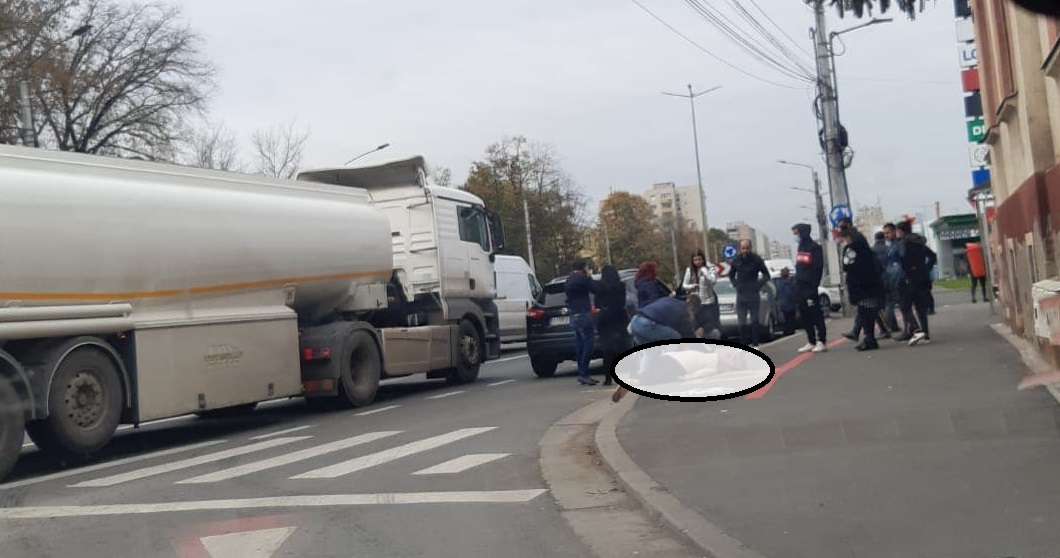 FOTO. Femeie CĂZUTĂ ÎN STRADĂ la Satu Mare. Ce s-a întâmplat de fapt