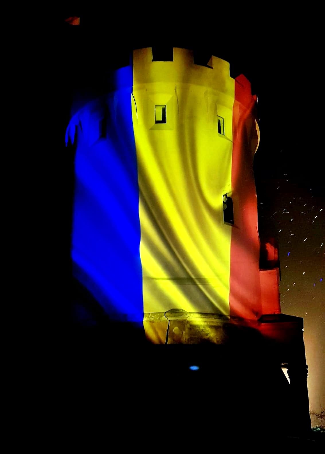 Cetatea din Ardud, luminată în tricolorul românesc