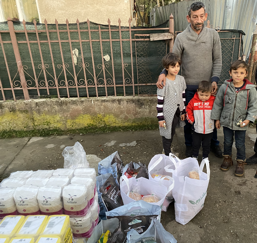 APEL UMANITAR. Trei copii orfani de mamă au nevoie de AJUTORUL  sătmărenilor