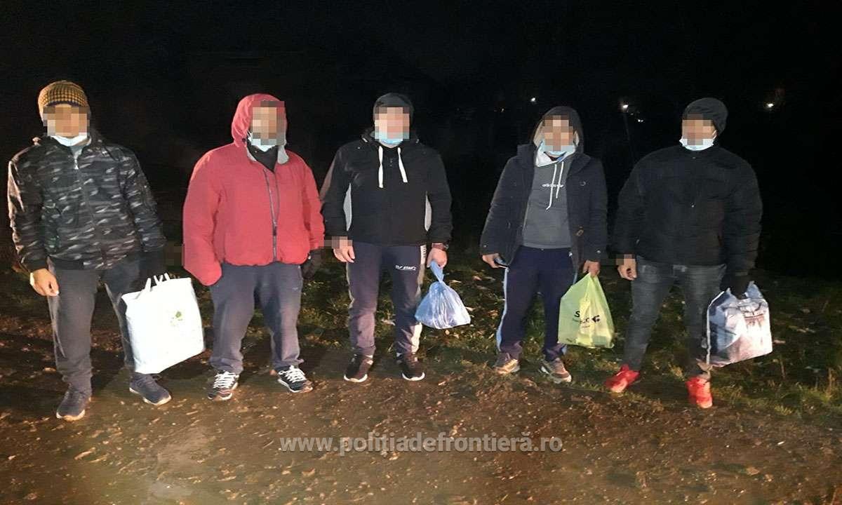 FOTO. MIGRANȚI  afgani, depistați lângă Petea. Voiau să treacă ILEGAL  frontiera