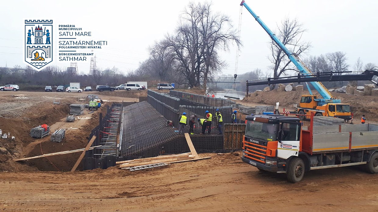 Se toarnă primul pilon al podului din zona Ștrandului