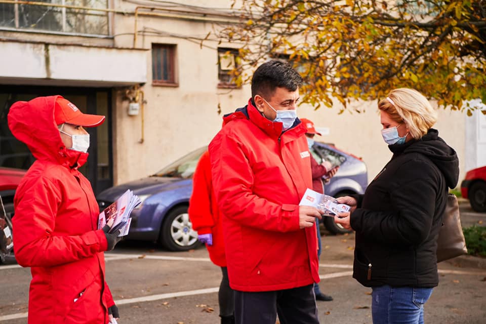 Radu Roca, în mijlocul alegătorilor din Micro 14