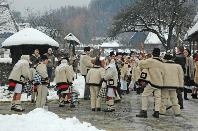 Obiceiuri și tradiții autentice pe care le întâlnim în Maramureșul istoric, Țara Oașului și Țara Lăpușului
