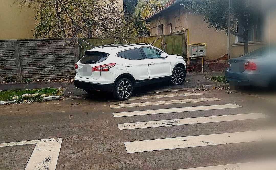 În poartă, sau pe trecere?