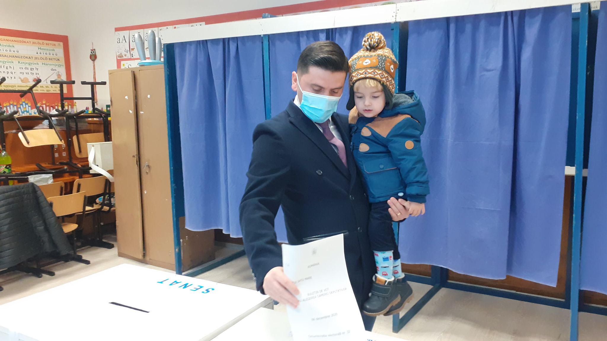 Adrian Cozma la secția de votare: ”Alegerile sunt despre viitor, mai mult decât ceea doresc partidele”