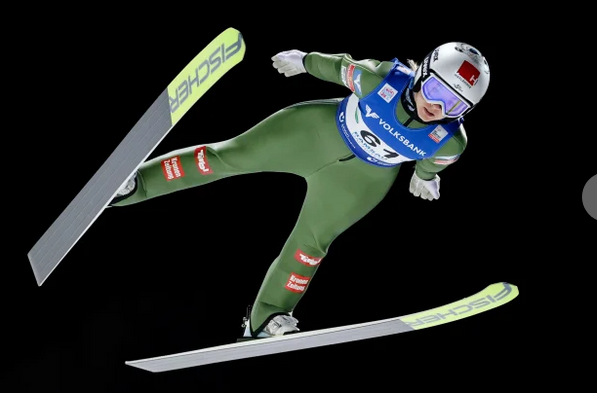 Planând pe schiuri de la 4H la Titisee-Neustadt