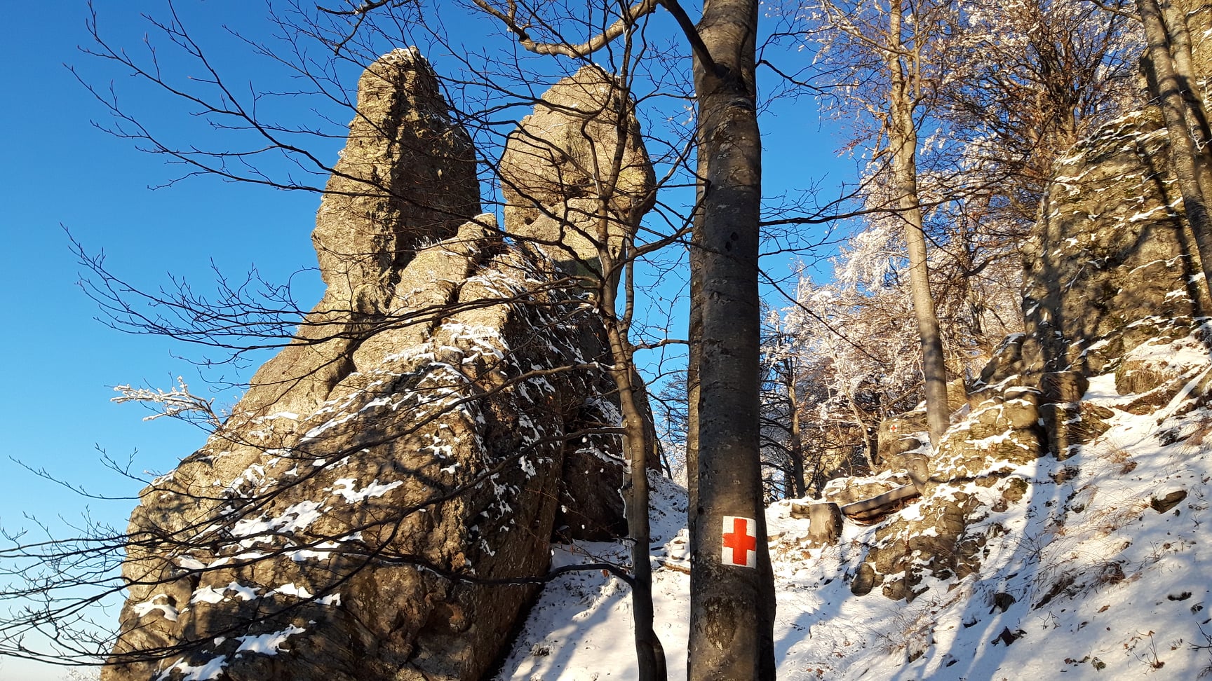 Destinații de weekend. Fascinantul Sfinx al Oașului așteaptă să fie admirat de montaniarzi și pe timp de iarnă