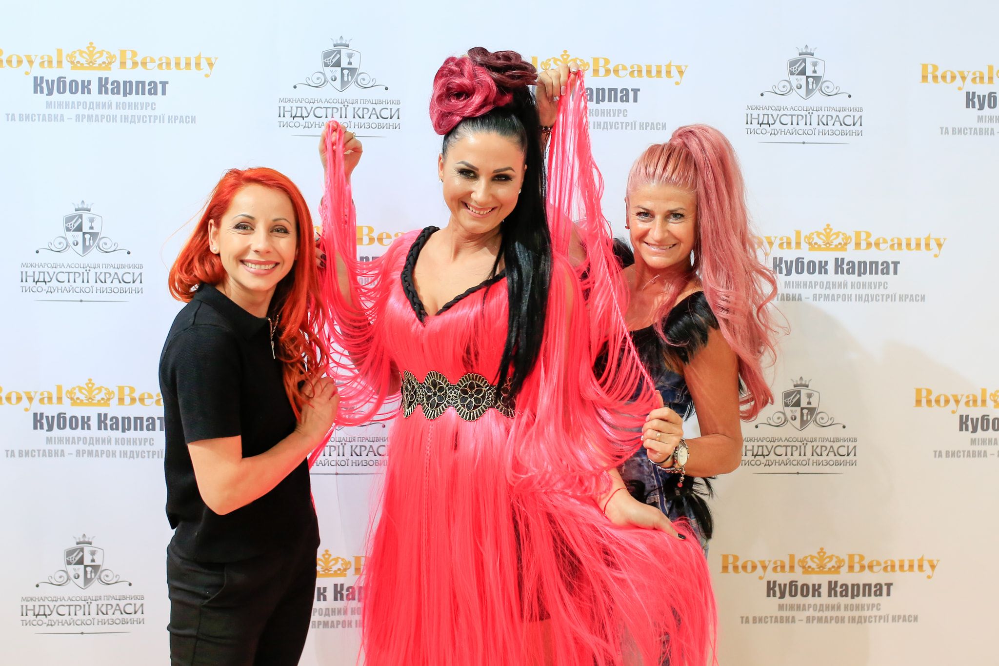 Adriana Popescu, regina coafurilor extravagante!