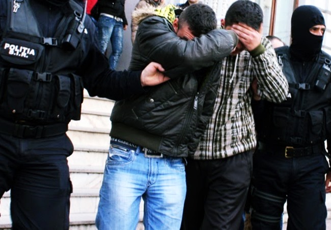 Persoane, cercetate pentru comiterea infracțiunilor de furt și furt calificat