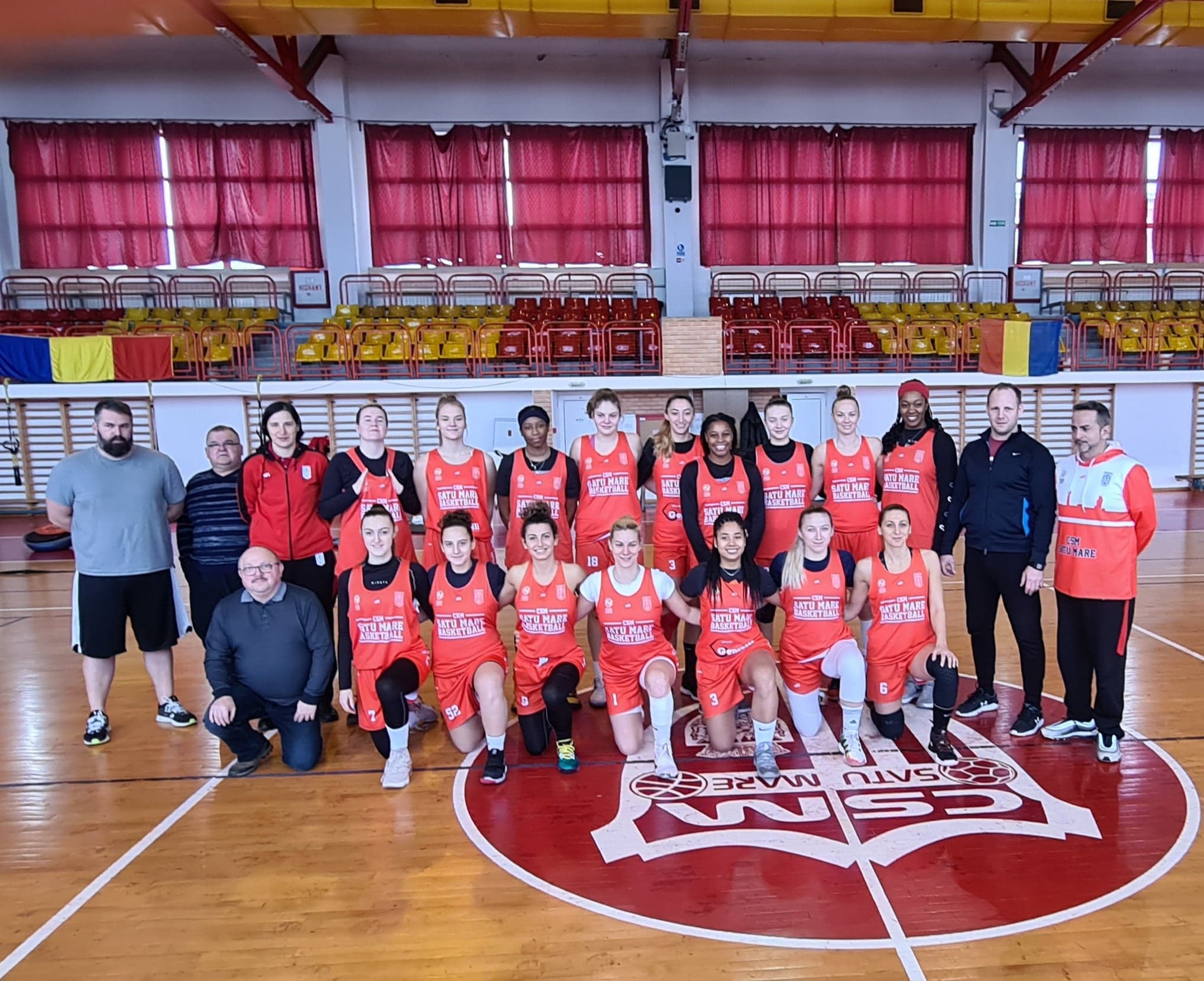 Baschet feminin : Antrenament cu...presa pentru CSM Satu Mare! Declarații optimiste la mijloc de sezon!