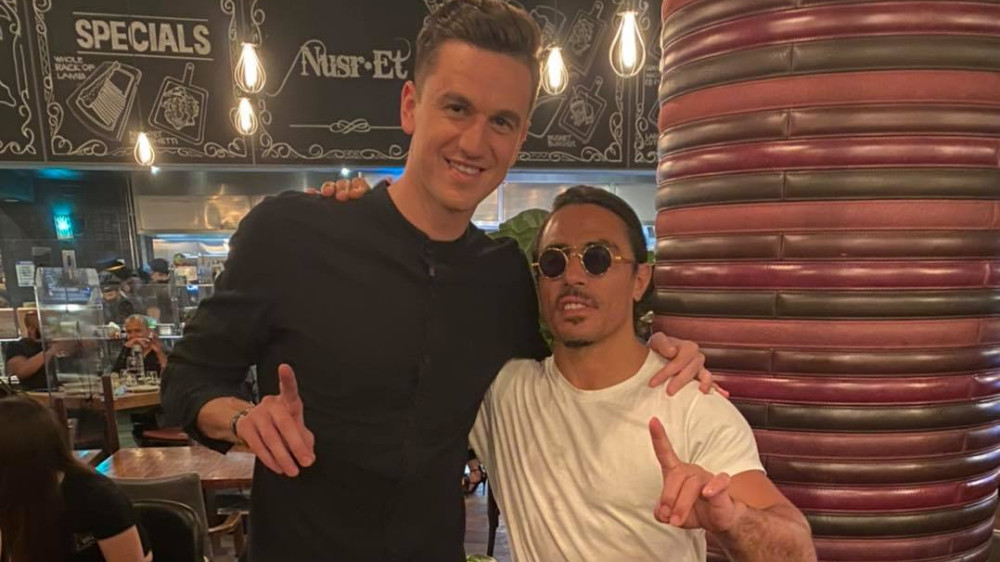 Gardoș în Dubai de sărbători. A dat 400 euro pe o friptură!