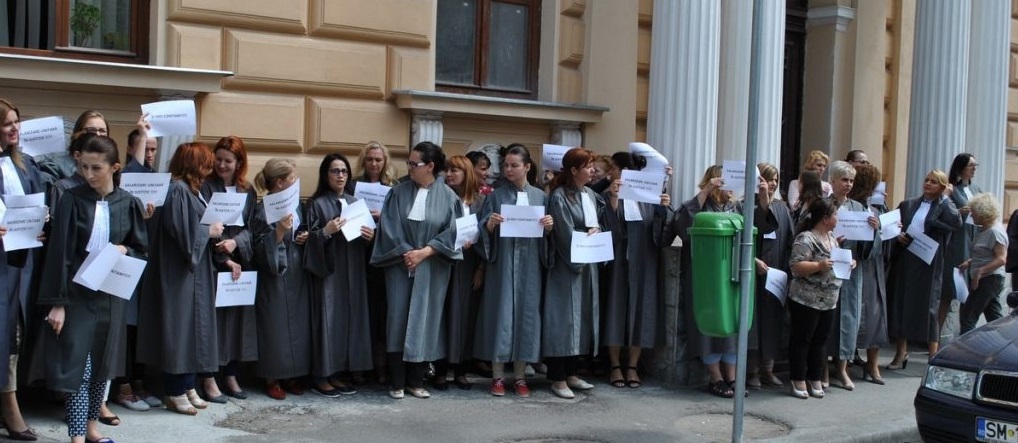 PROTEST. Grefierii sătmăreni ies în stradă
