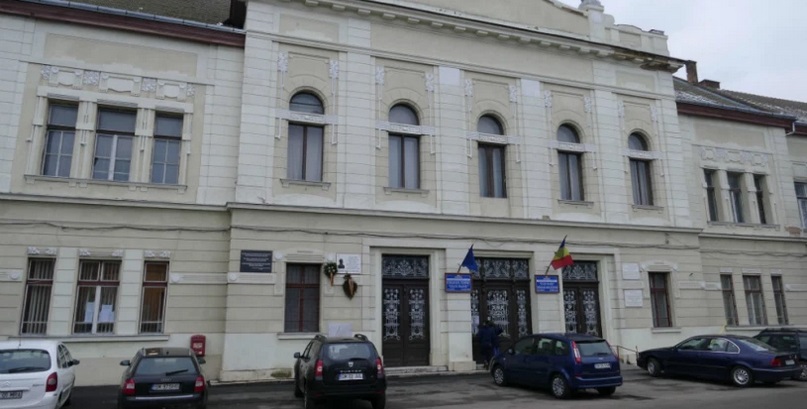 Protest al profesorilor de la Liceul Maniu din Carei în fața Inspectoratului Școlar