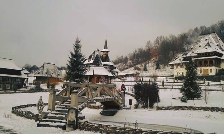 Destinații de weekend.  Mănăstirile din Maramureș, lăcașuri unde își poți găsi liniștea trupească și sufletească