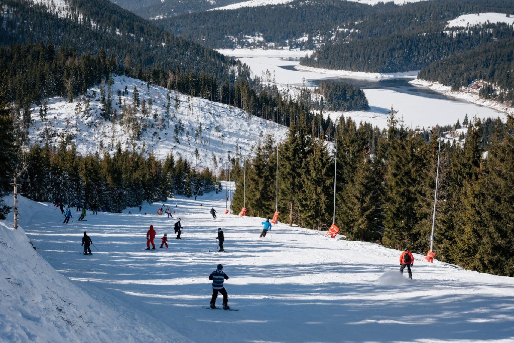 Destinaţii de weekend. Pârtiile Mărişel, schi şi peisaje mirifice