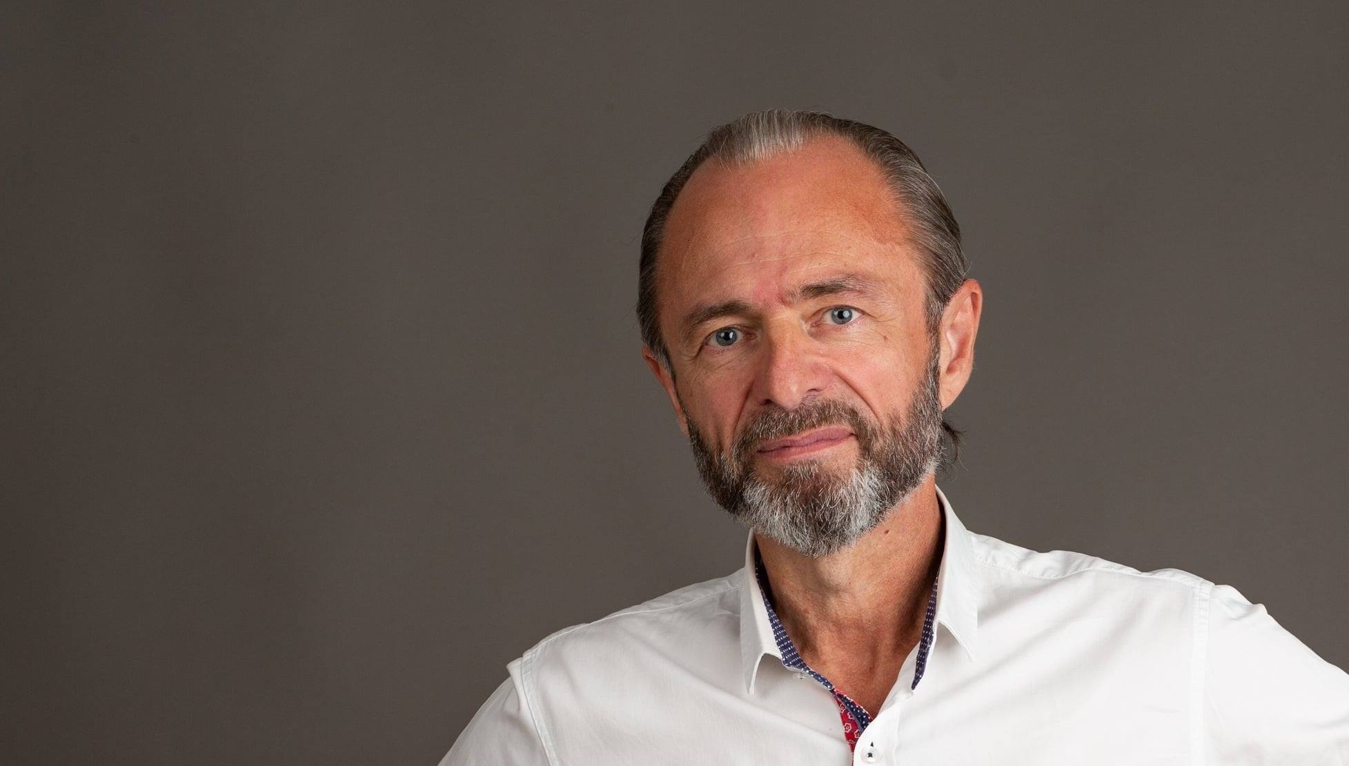 Marius Zetea “mixeaza” culori şi cuvinte