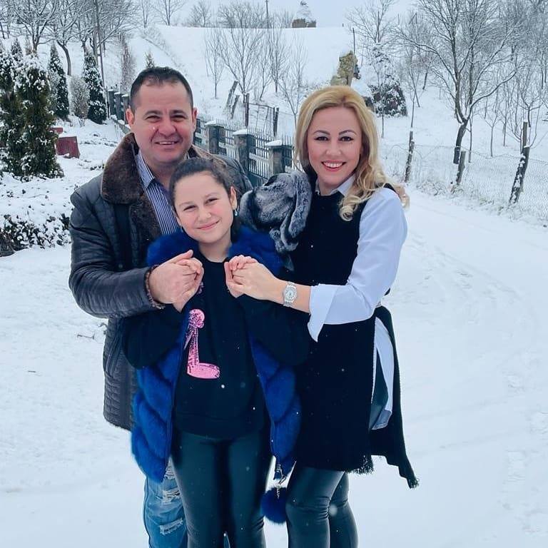 “OMENIA NU SE VINDE”