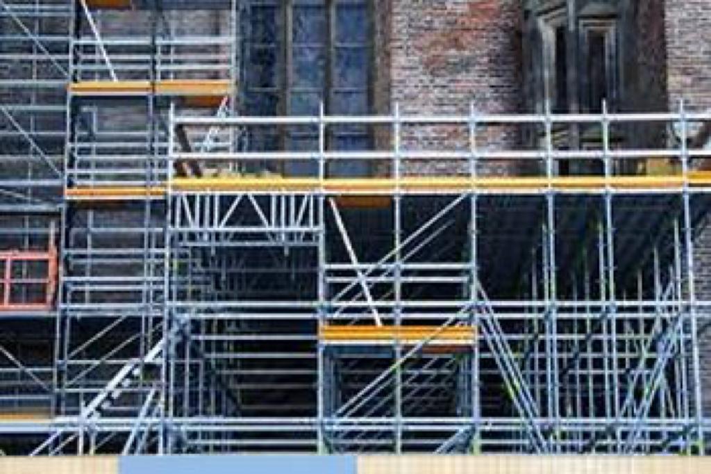 Dacă statul nu prea ajută. În 2020, la Satu Mare chiar dacă nu s-au făcut foarte multe investiții de către statul român sau  persoane juridice, persoanele fizice au ajutat să crească vânzările materialelor de construcții