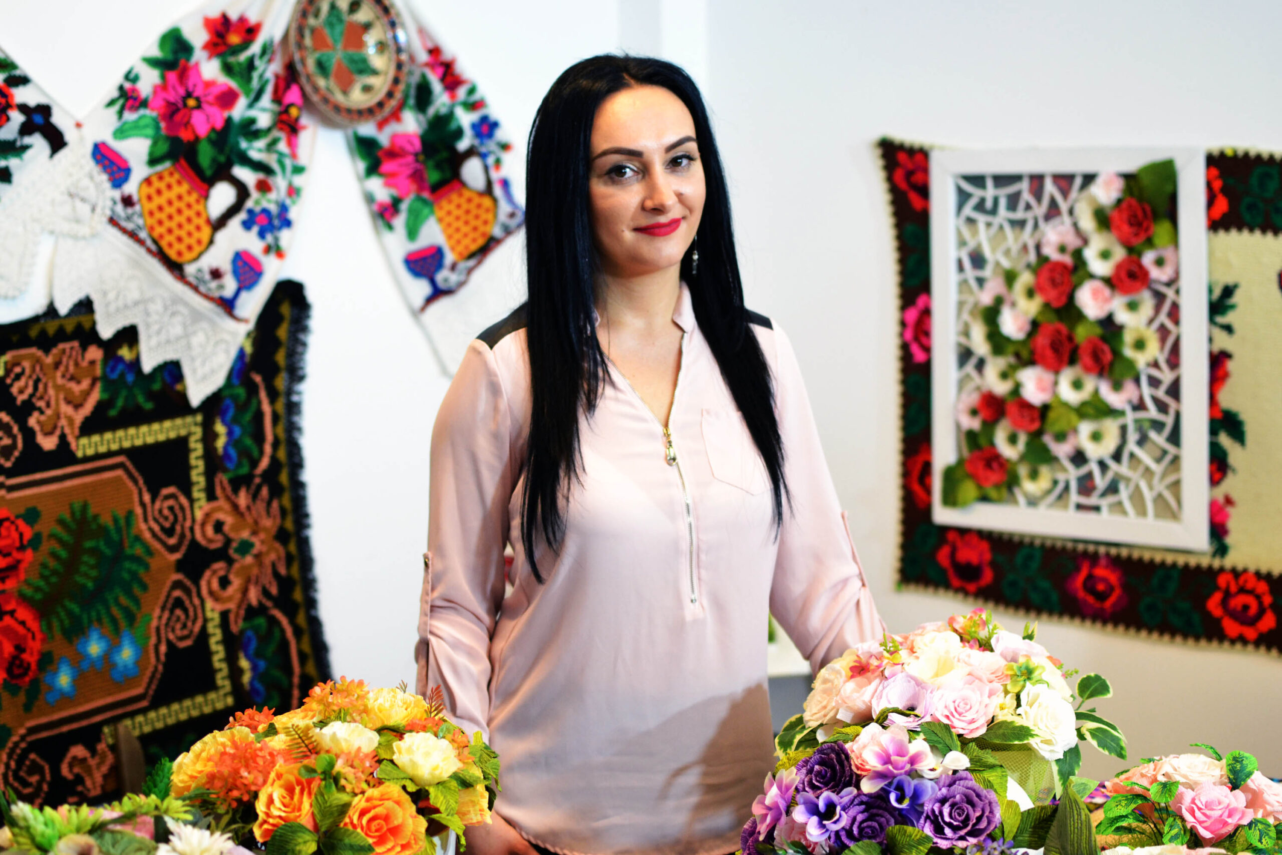 Flori din hârtie confecționate de o proaspată mămică